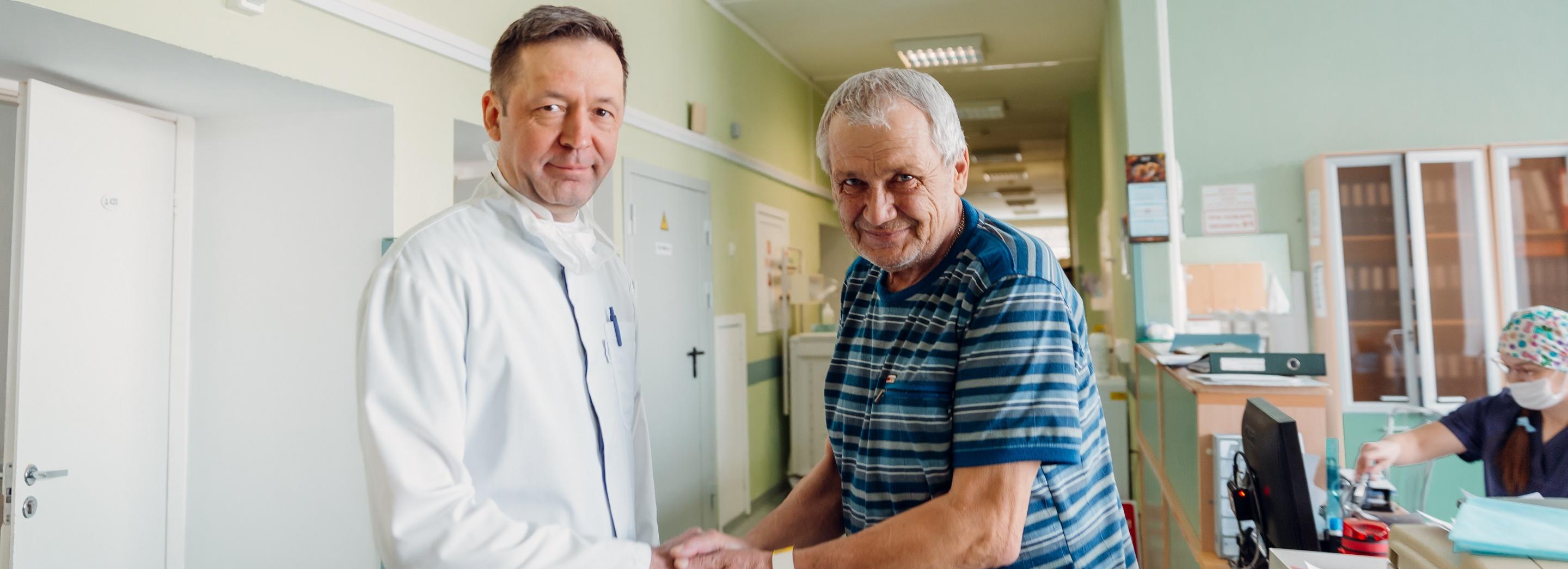 В Новосибирске спасли иркутянина с кровяной «гирей» на позвоночнике