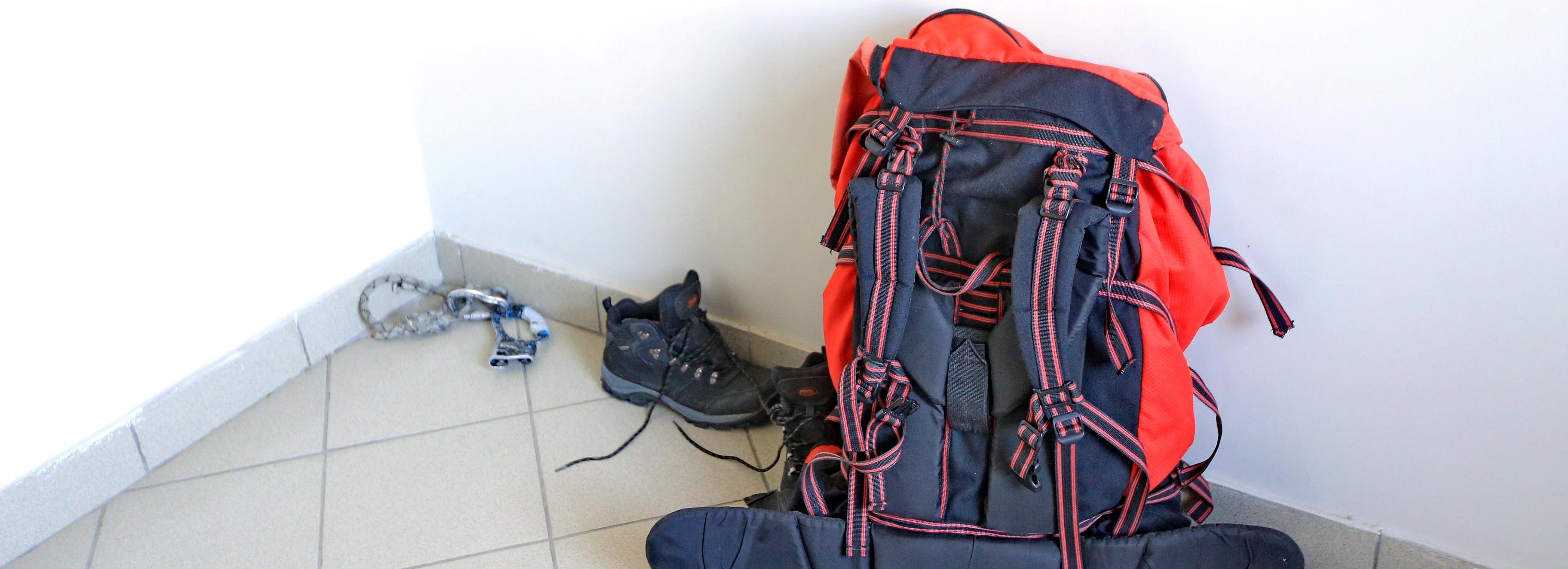 Блогершу из Новосибирска оштрафовали за надпись на алтайской скале