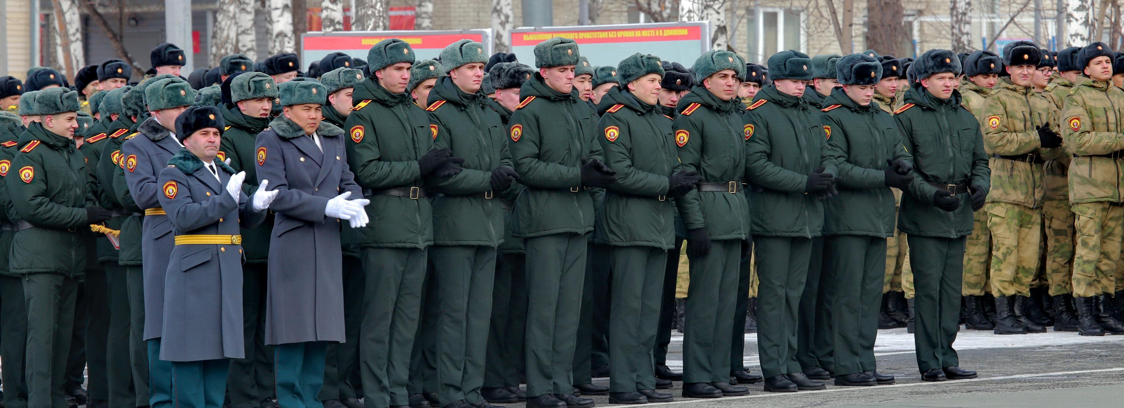 «Ценой жизни защищали страну»: мэр Локоть поздравил Росгвардию с юбилеем