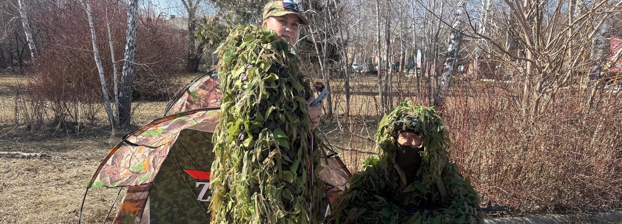 Костюмы «Леший» и «Кикимора» примерили новосибирцы в «Квартале Победы»