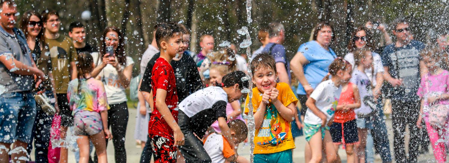 Светомузыкальный фонтан запустили в Центральном парке Новосибирска