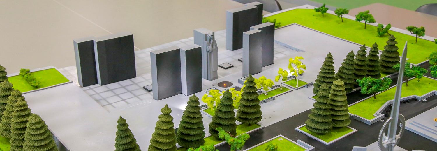 Макет Монумента Славы с горящими фонарями поставили на Посту №1