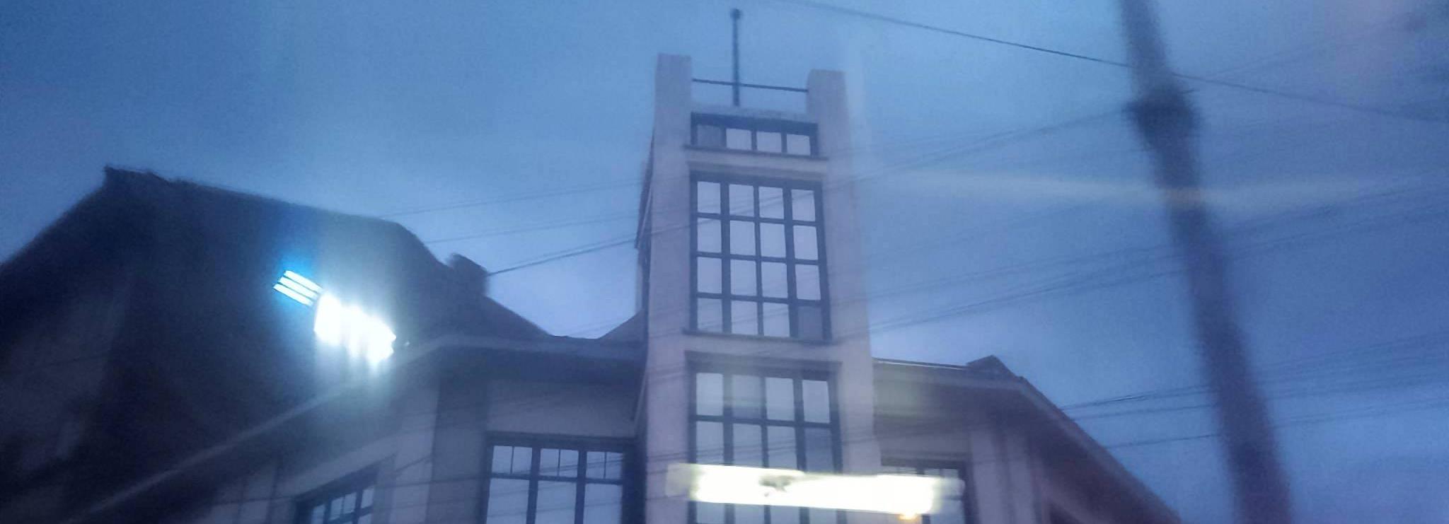 В Новосибирске отреставрируют красивое здание с башенкой у вокзала