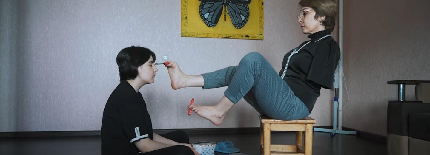 Мастер на все ноги: новосибирский журналист снял сюжет про женщину без рук