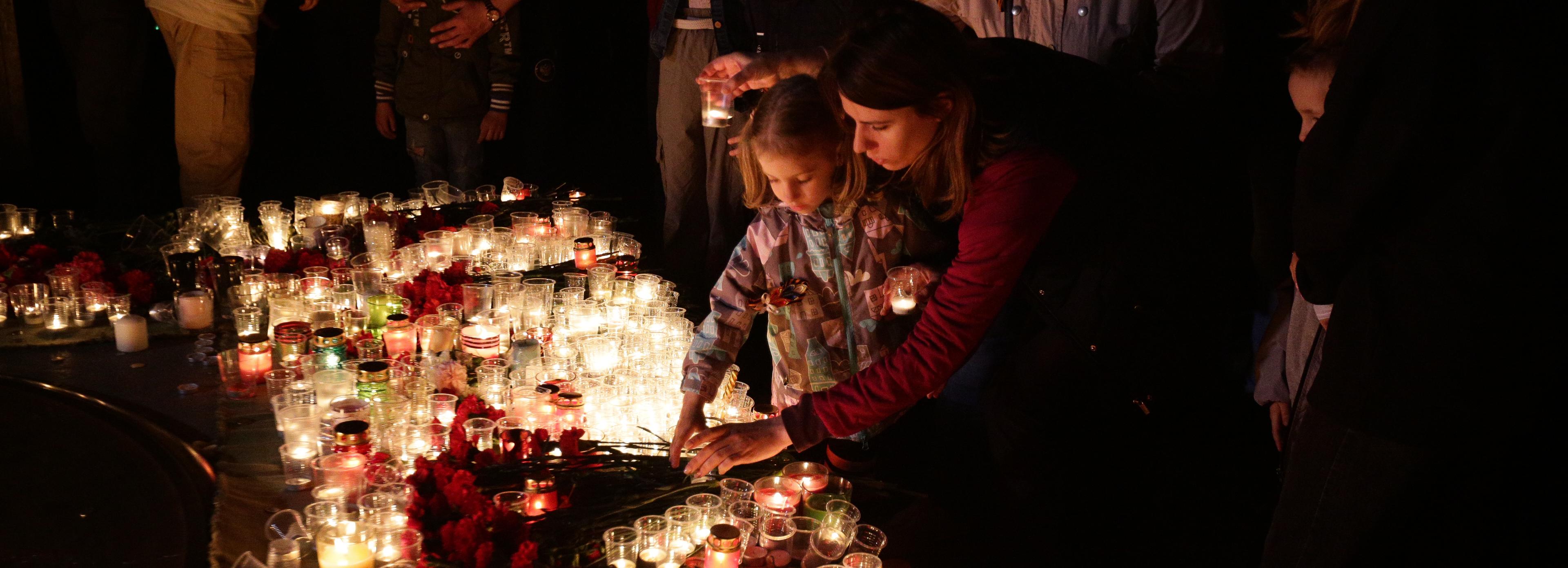 Тысячи свечей зажгли новосибирцы в память о погибших на войне