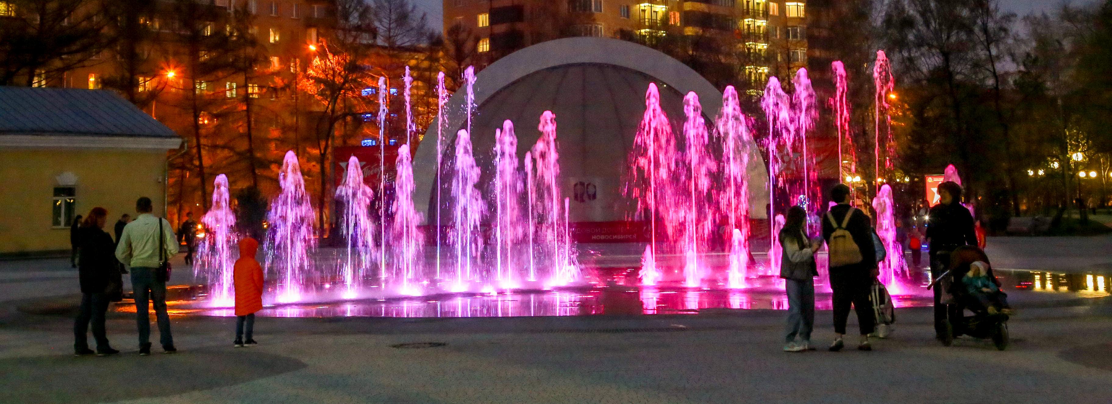 Новосибирцев приглашают на вечерние лазерные шоу в Центральный парк