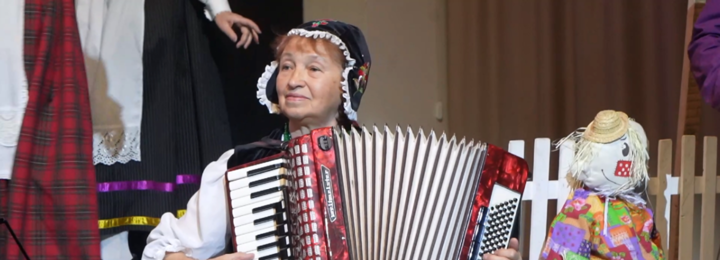 Немецкий ансамбль устроил в Новосибирске концерт со свадебным обрядом