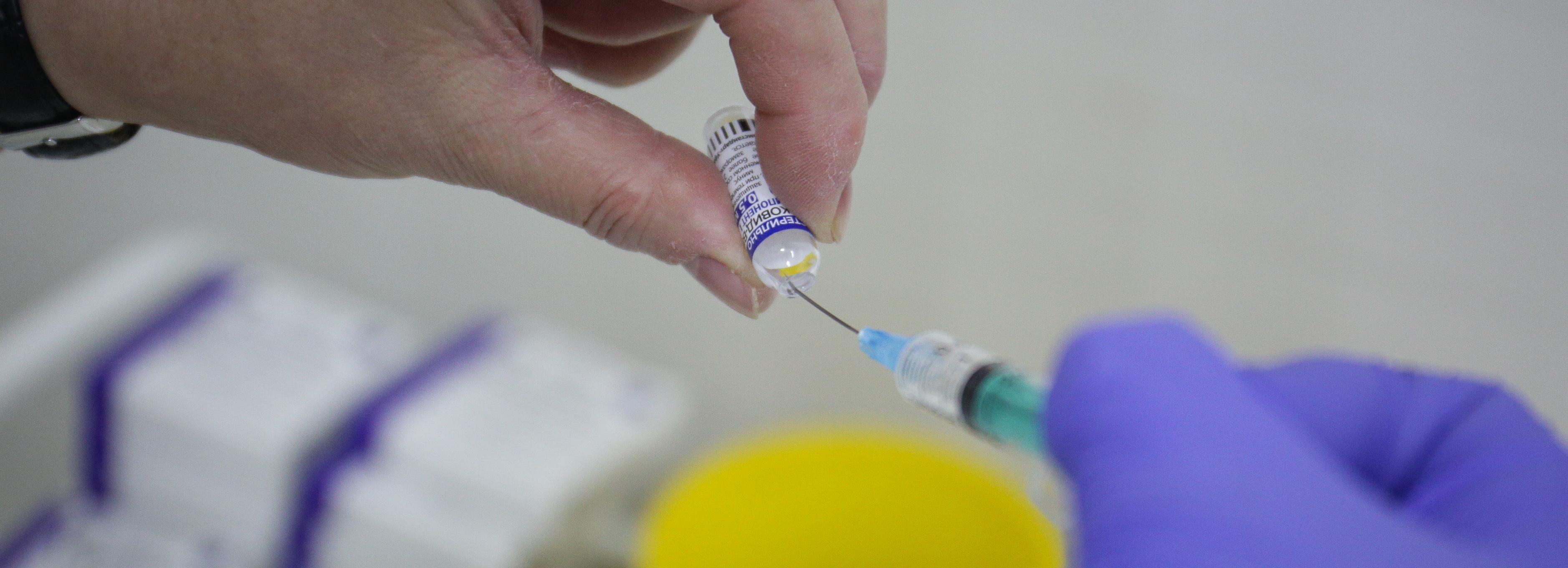 Два новосибирских министра прошли ревакцинацию в МФК «Сан Сити»