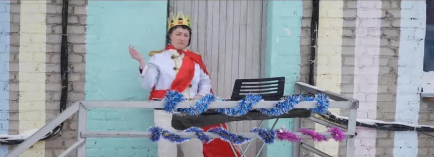 Плачу на техно: в новосибирской колонии сняли пародию на популярный клип