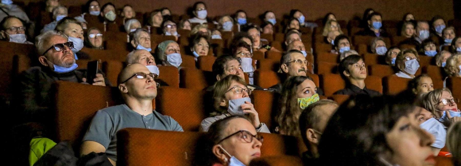 Новосибирским кинотеатрам напомнили о шахматной рассадке зрителей