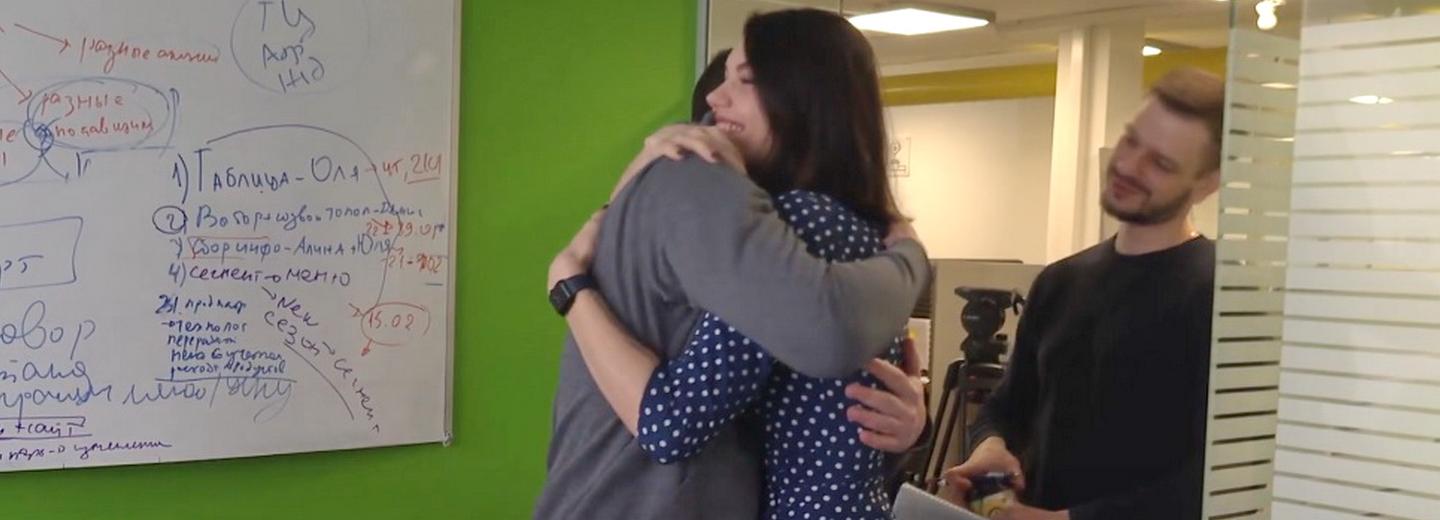 Специалист по обнимашкам: зачем компании выкладывают шуточные вакансии