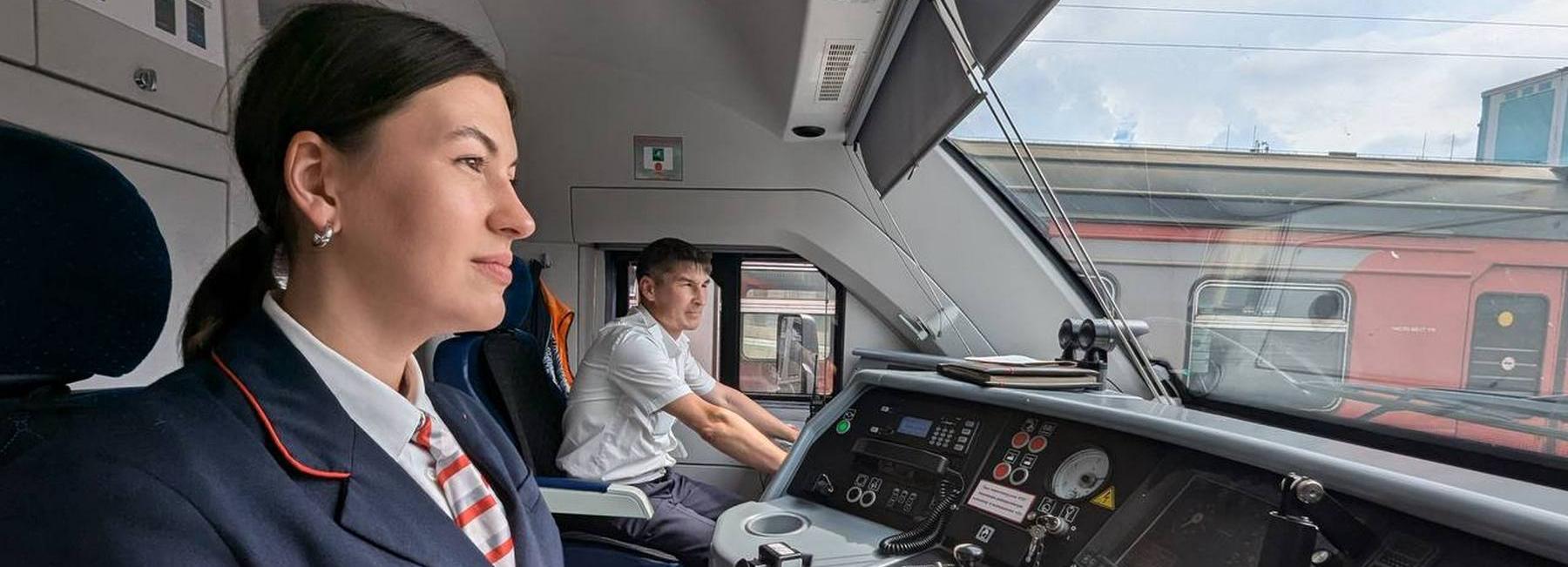 23-летняя девушка-машинист совершила первый рейс из Томска в Новосибирск