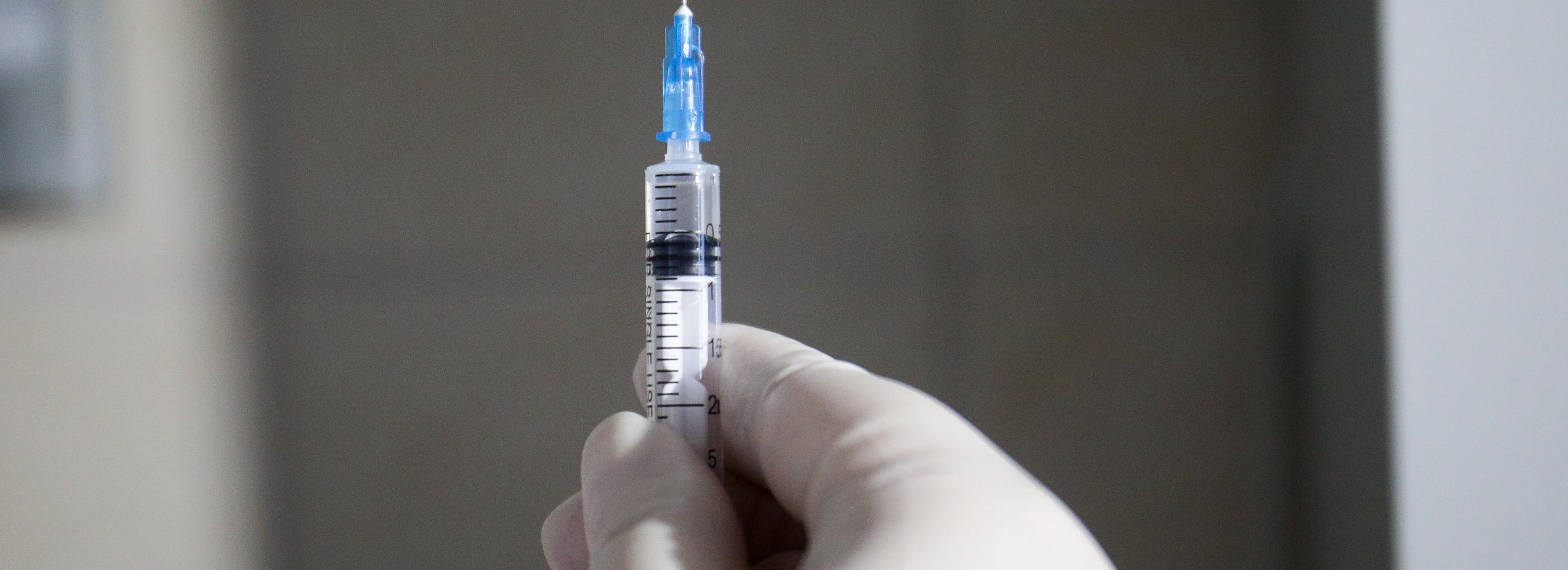 Прививки от гриппа начали делать в Новосибирске