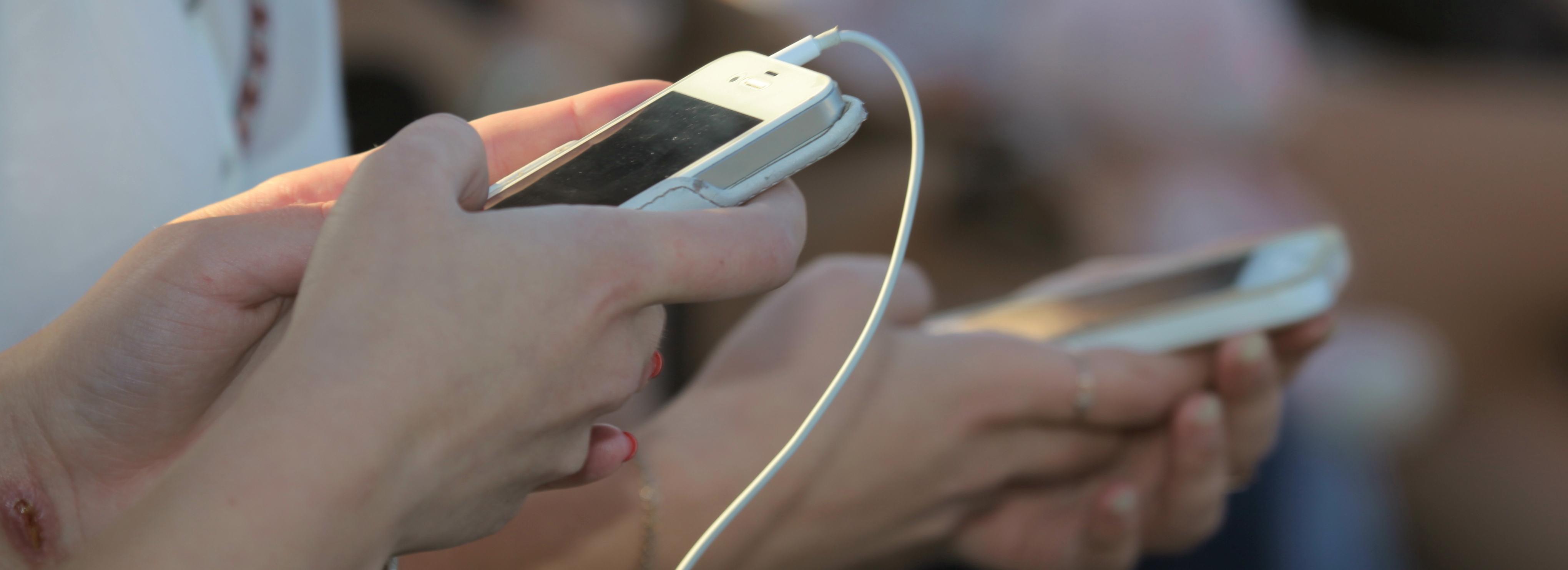 Зависимость XXI века: чем страшна номофобия