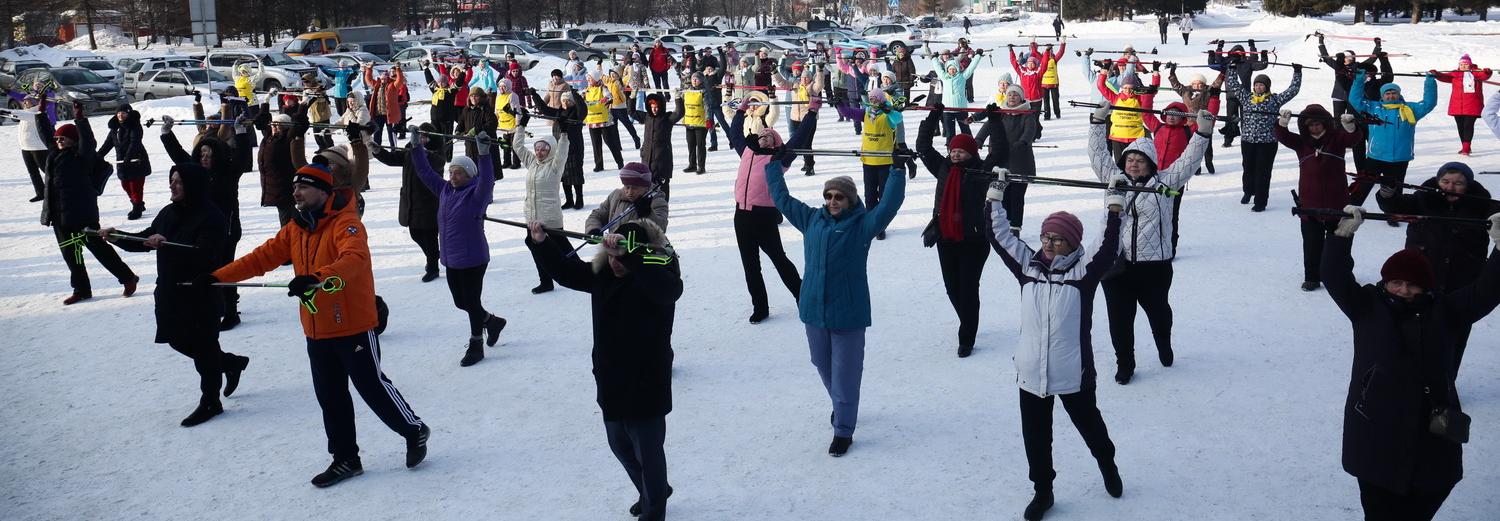 Далеко пошли: фестиваль северной ходьбы собрал 200 новосибирцев