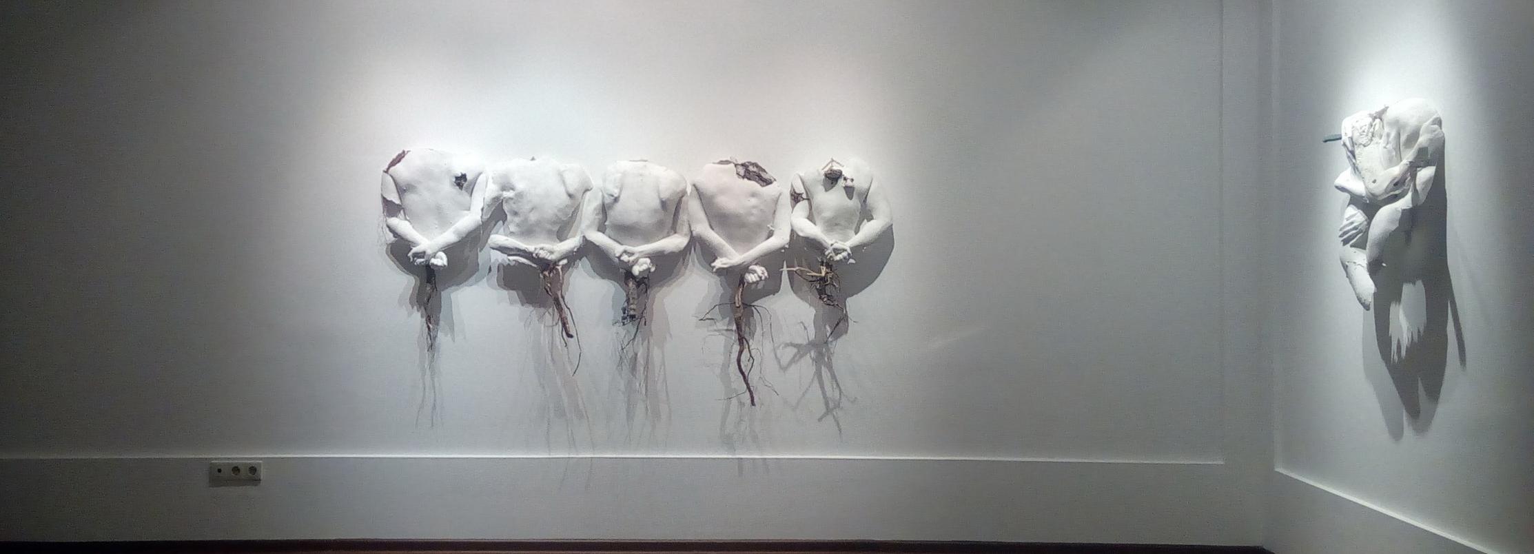 Кричащие скульптуры привезла в Новосибирск художница Маяна Насыбуллова