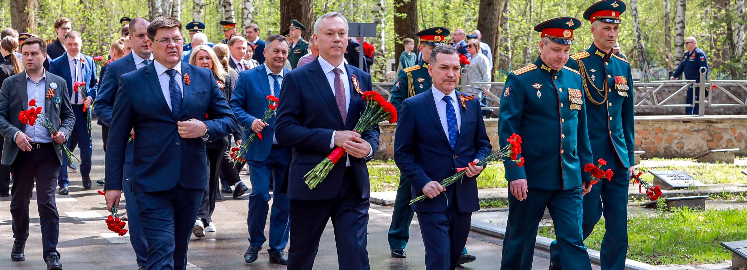 Мэр Кудрявцев возложил цветы к мемориалу «Раненый воин»