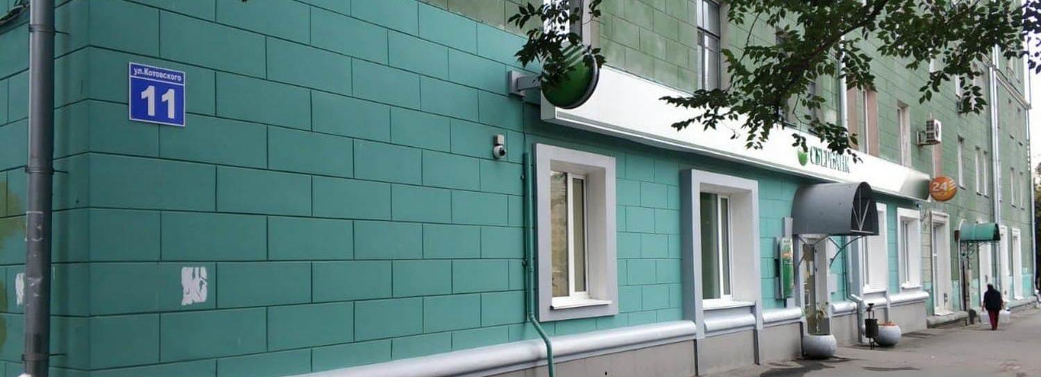 Как отреставрировали и перекрасили зелёную «сталинку» на улице Котовского