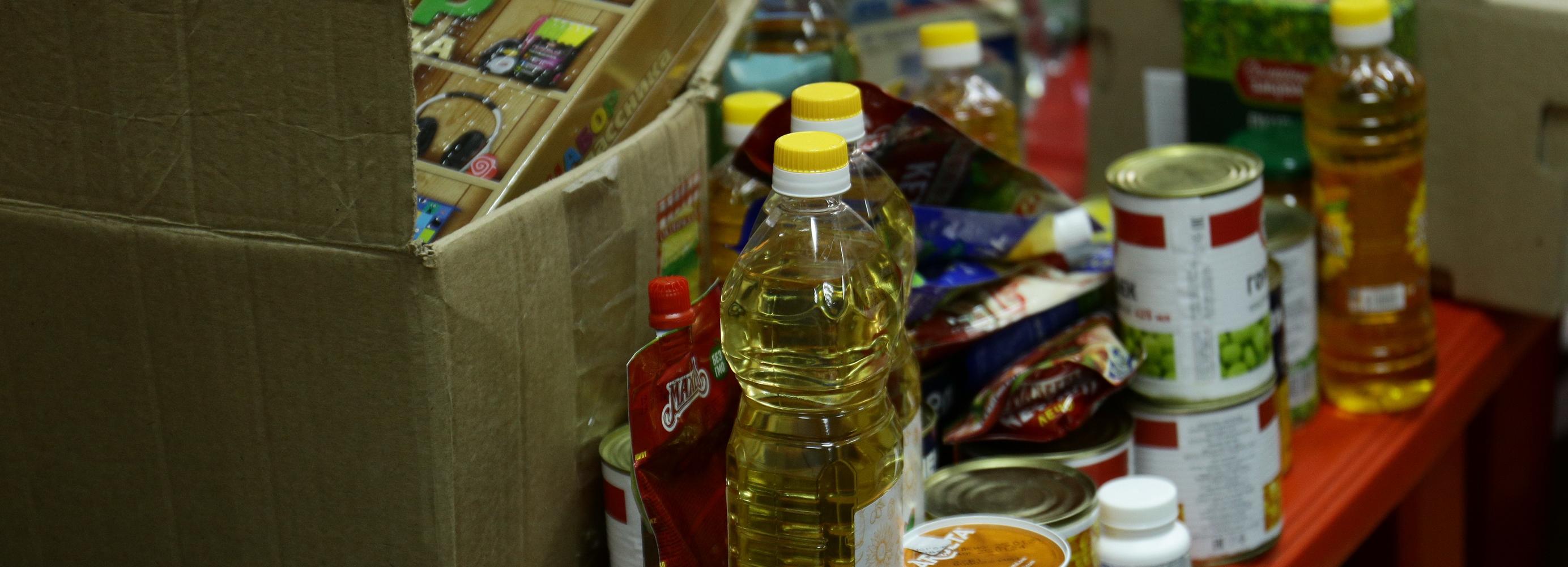 Десятки коробок с вещами и едой отправили мобилизованным в НВВКУ