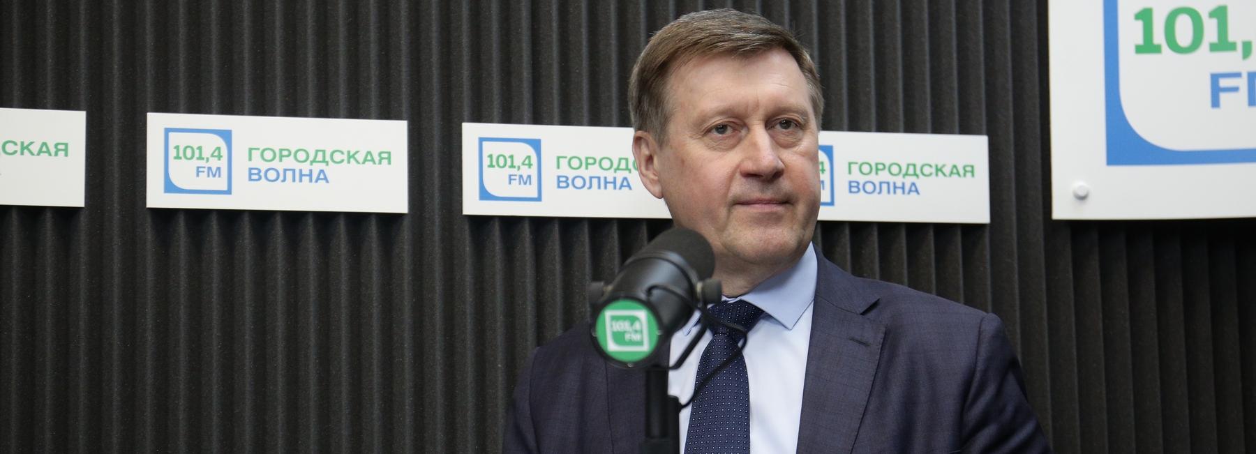 Мэр отвечает: борьба с пылью, пробками и подготовка ко Дню Победы