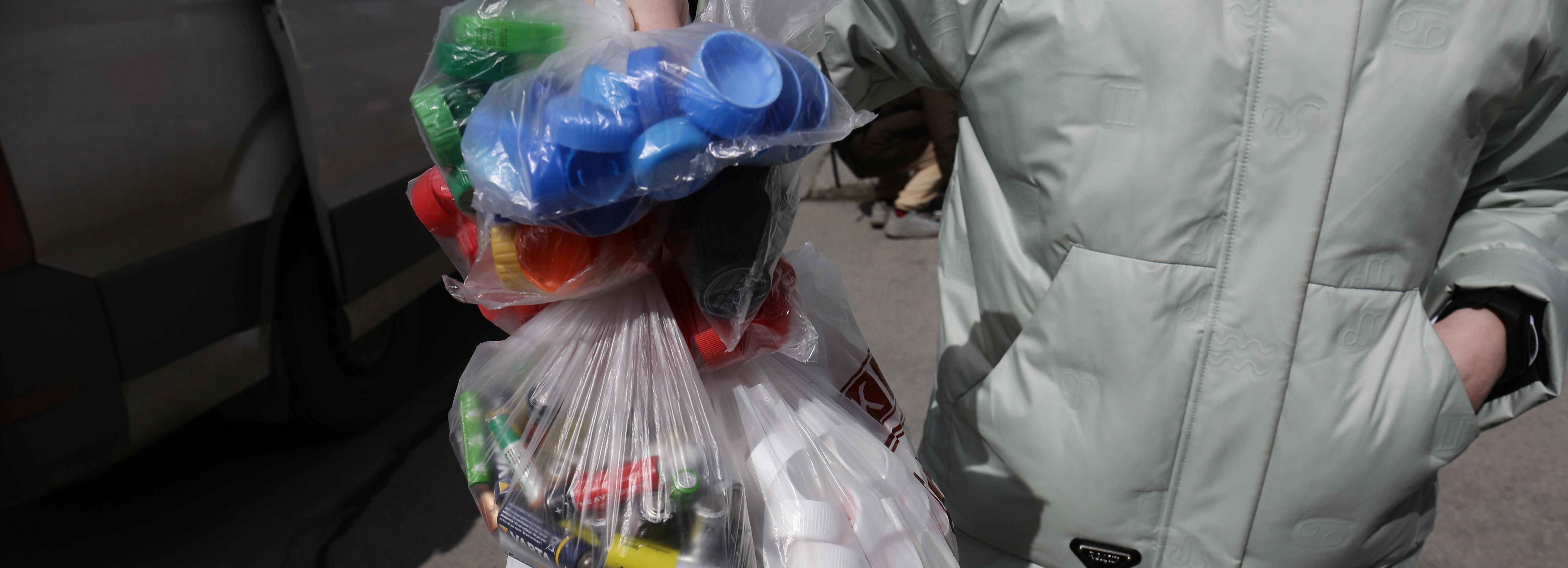 Вторсырьё обменяют на семена цветов в Дзержинке и Раздольном