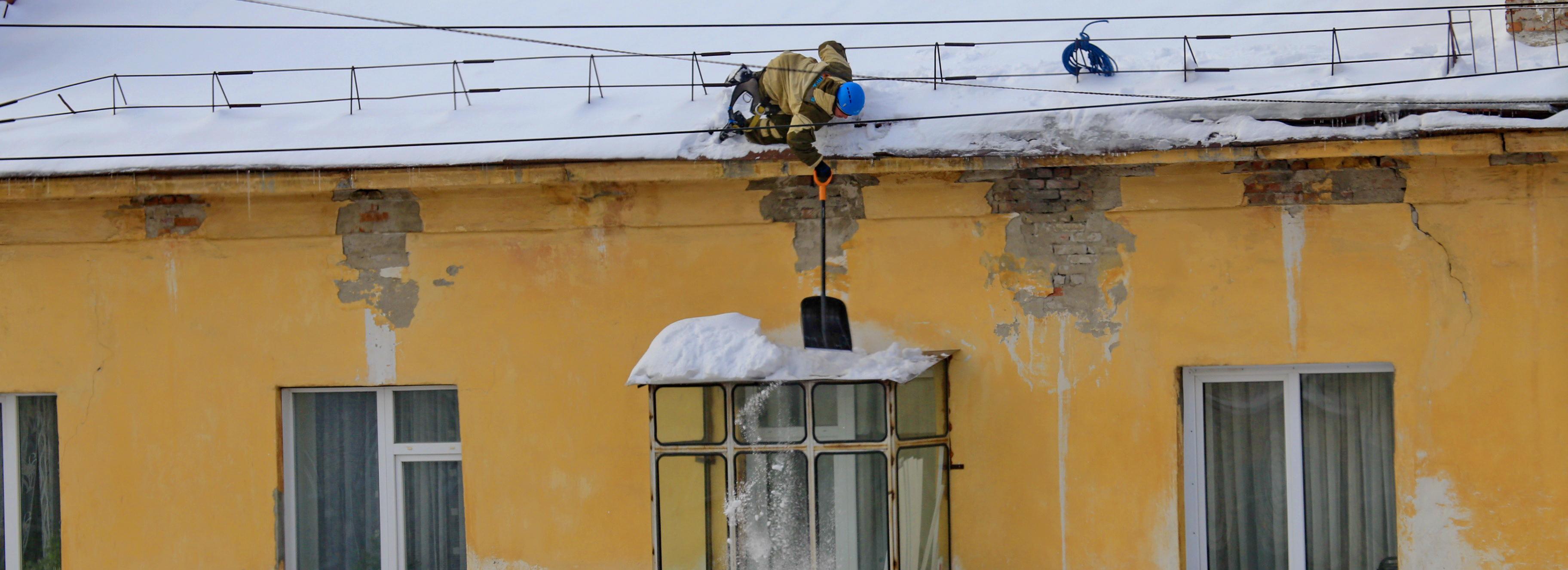 Оттепель до +4 градусов вызовет сход снега с крыш в Новосибирске