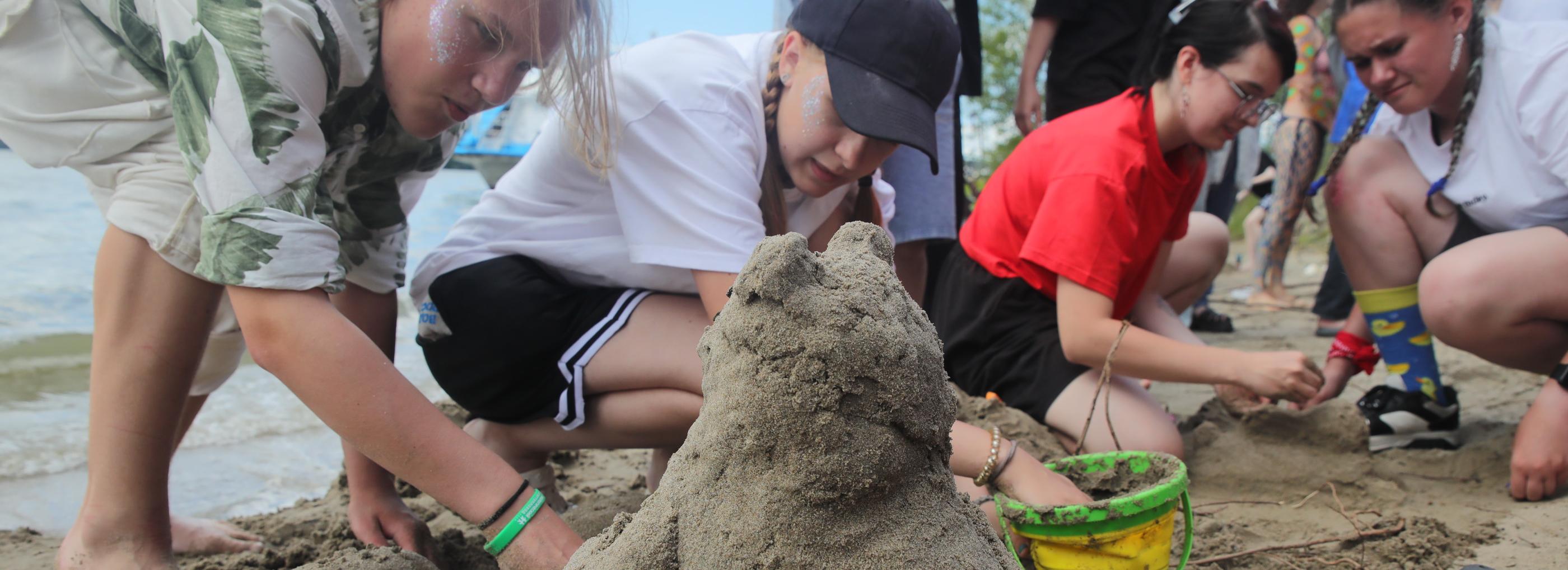 Кому может помочь пескотерапия и как она работает: интервью с психологом