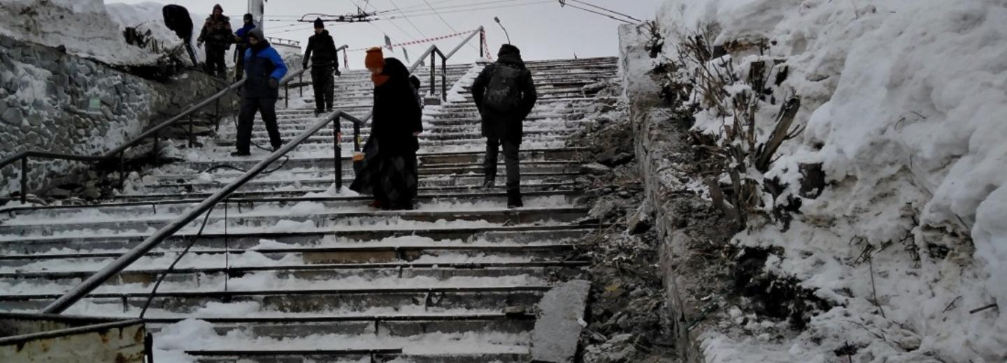 В Новосибирске закроют для прохода разобранную лестницу у Речного вокзала
