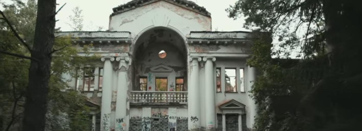 Заброшенный санаторий-призрак снял с квадрокоптера новосибирский блогер