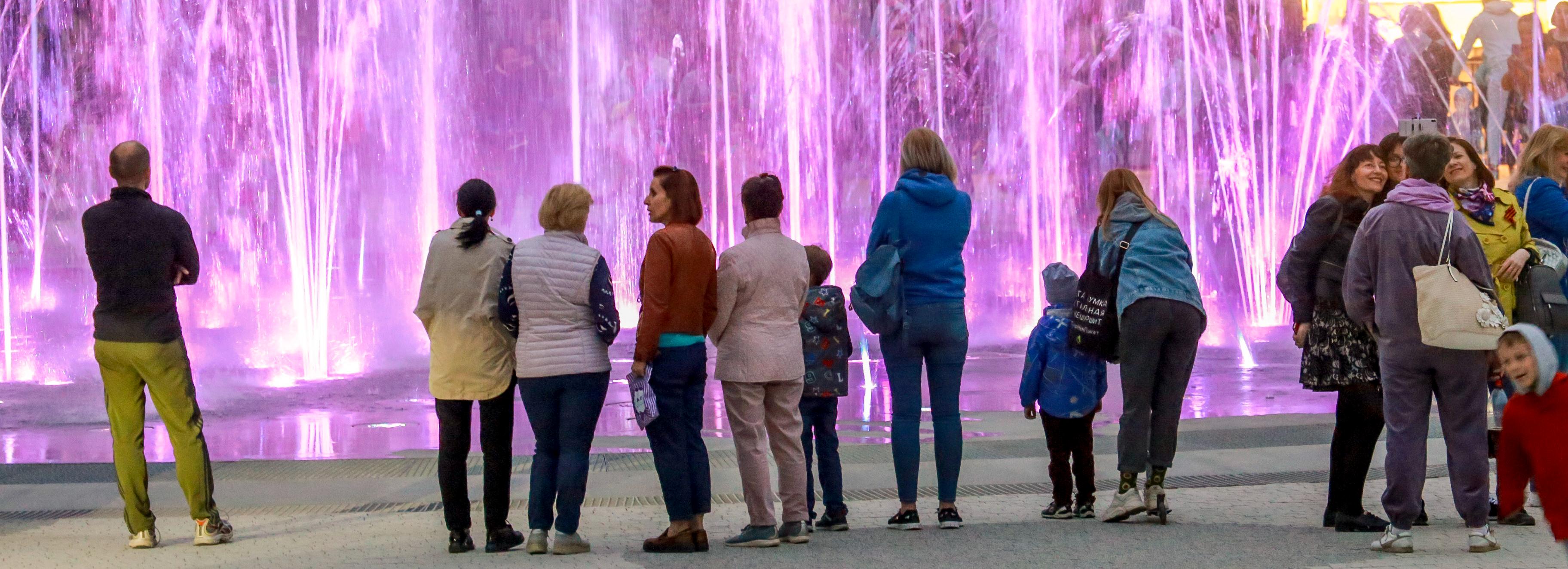 Мэр Кудрявцев позвал новосибирцев любоваться светомузыкальным фонтаном