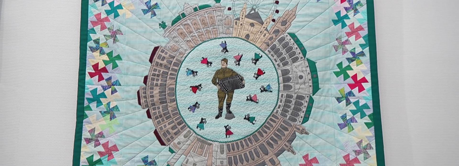 Лоскутные панно на сюжеты военных песен выставили в музее