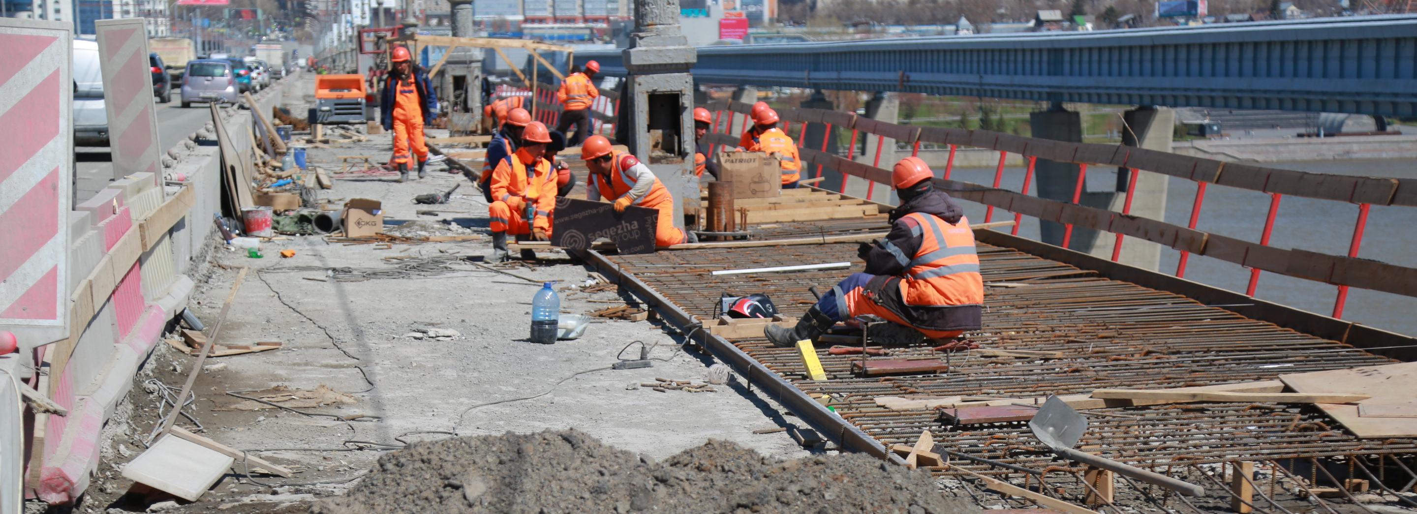 Ремонт Октябрьского моста не останавливают даже ночью