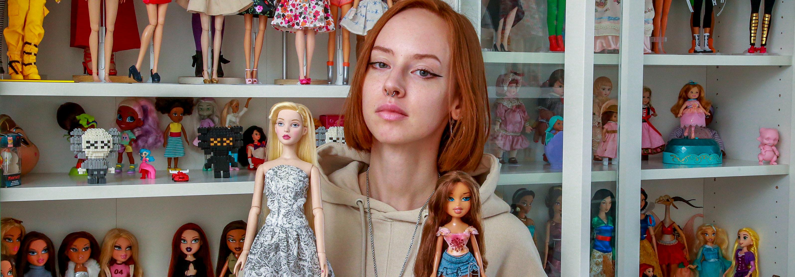 Сибирячка собирает у себя в шкафу кукол разных брендов