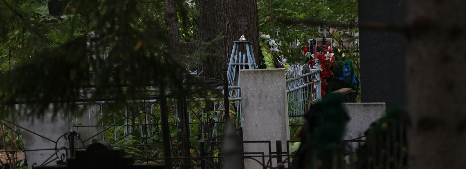 Дополнительный транспорт развезёт новосибирцев на кладбища в Радоницу