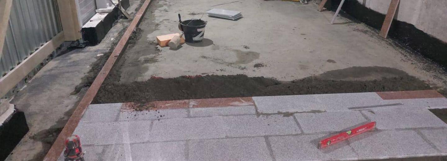 Укладывать гранит начали на платформу станции «Спортивная»