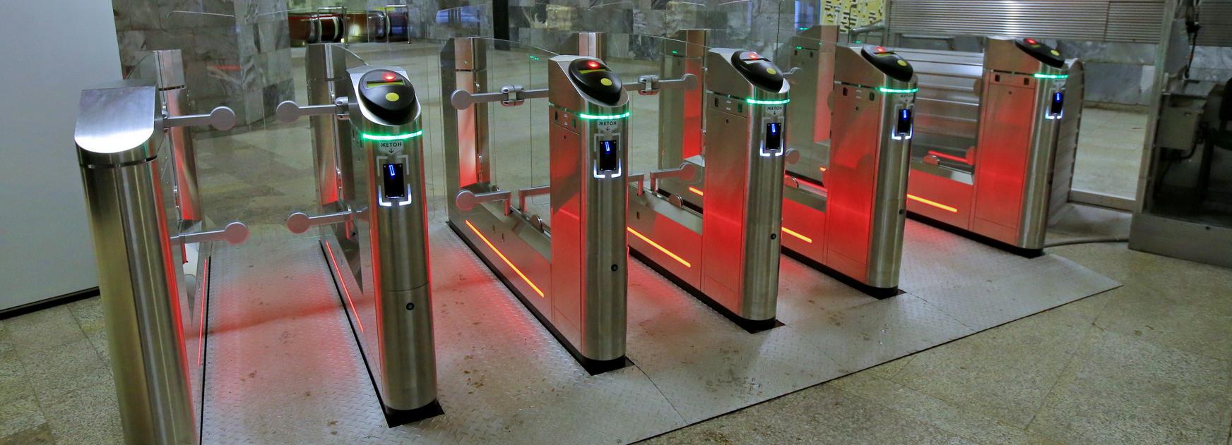 Новосибирский метрополитен обновит турникеты на станции «Площадь Ленина»