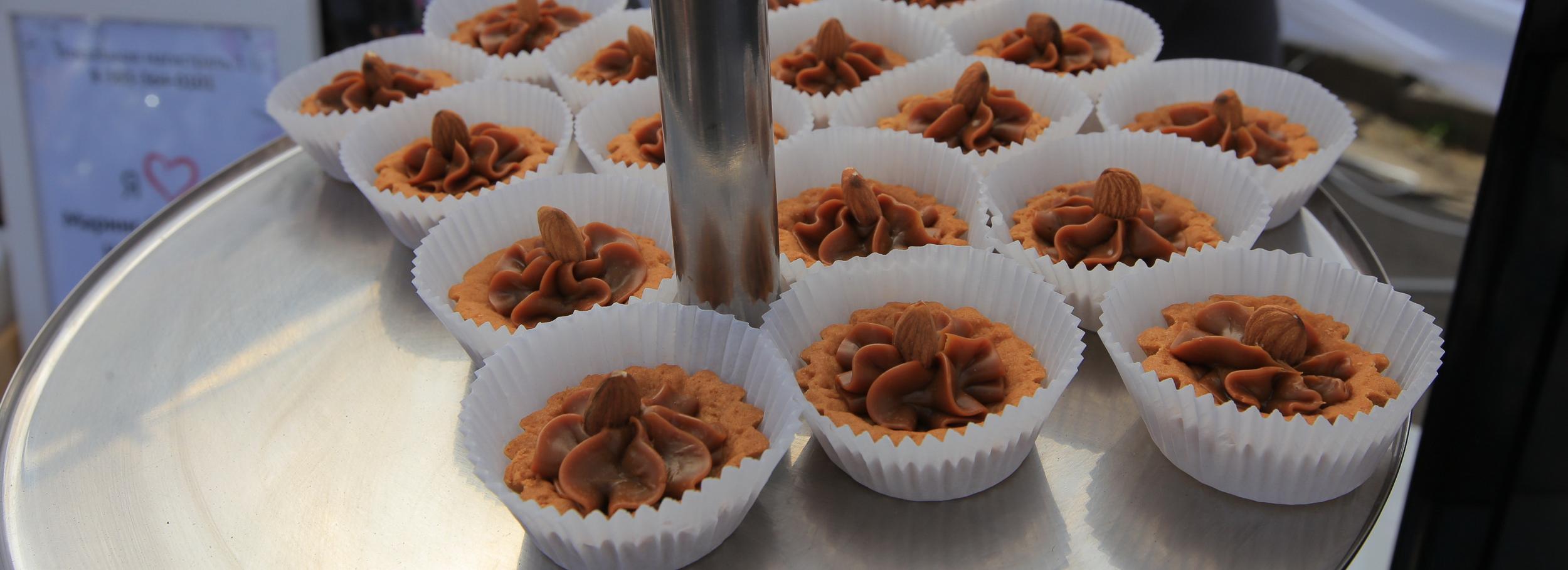 Цены на пирожные и корейскую закуску сбросит ярмарка на Петухова