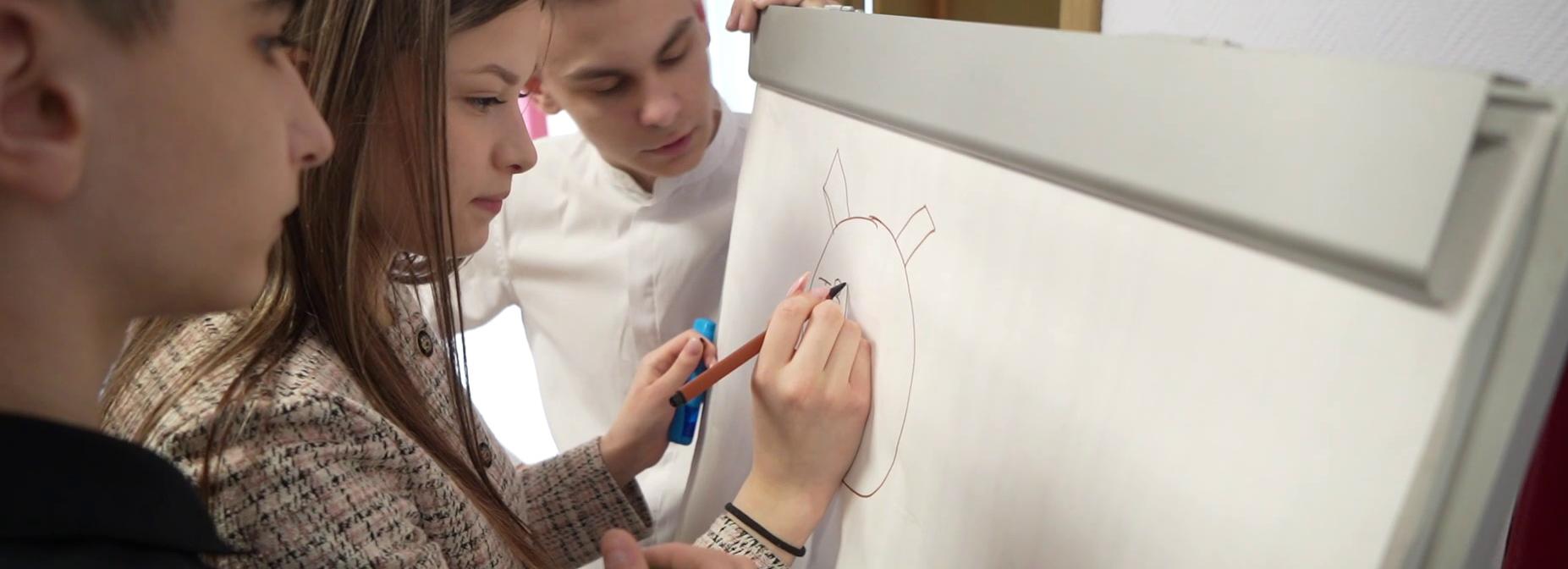 Здоровым отношениям с собой и обществом учат подростков в центре «Родник»