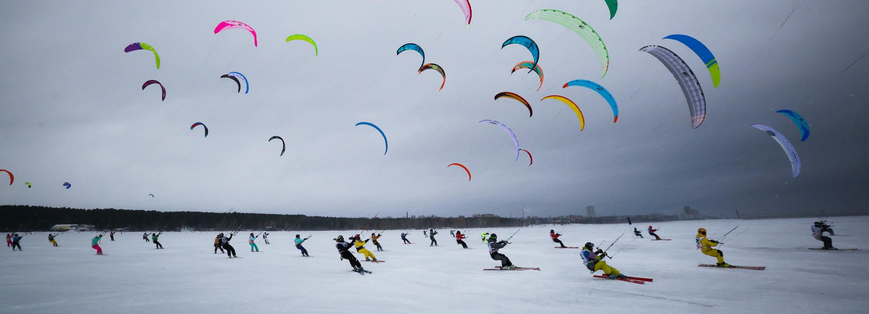 Сноукайтингом и подлёдной рыбалкой отметили Новый год на пляже «Звезда»