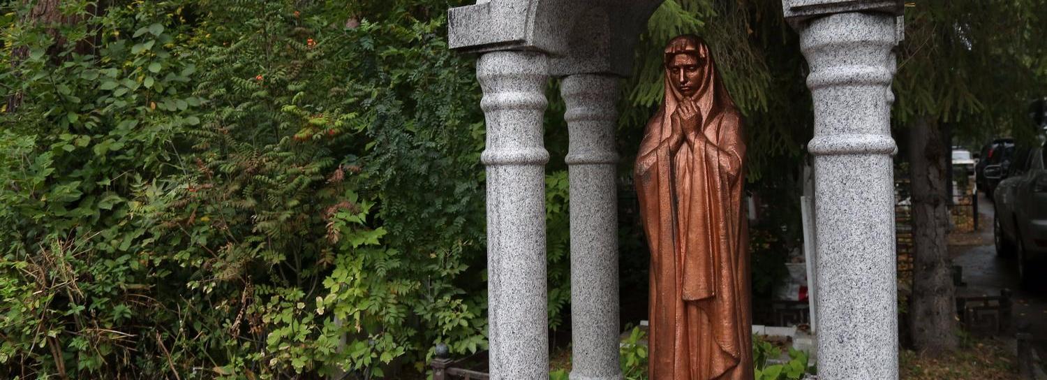 Въезд на кладбища Новосибирска закроют перед Троицей