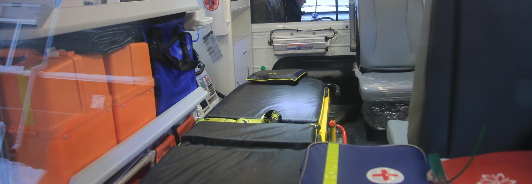 Девушка выжила после падения с пятого этажа в Новосибирске