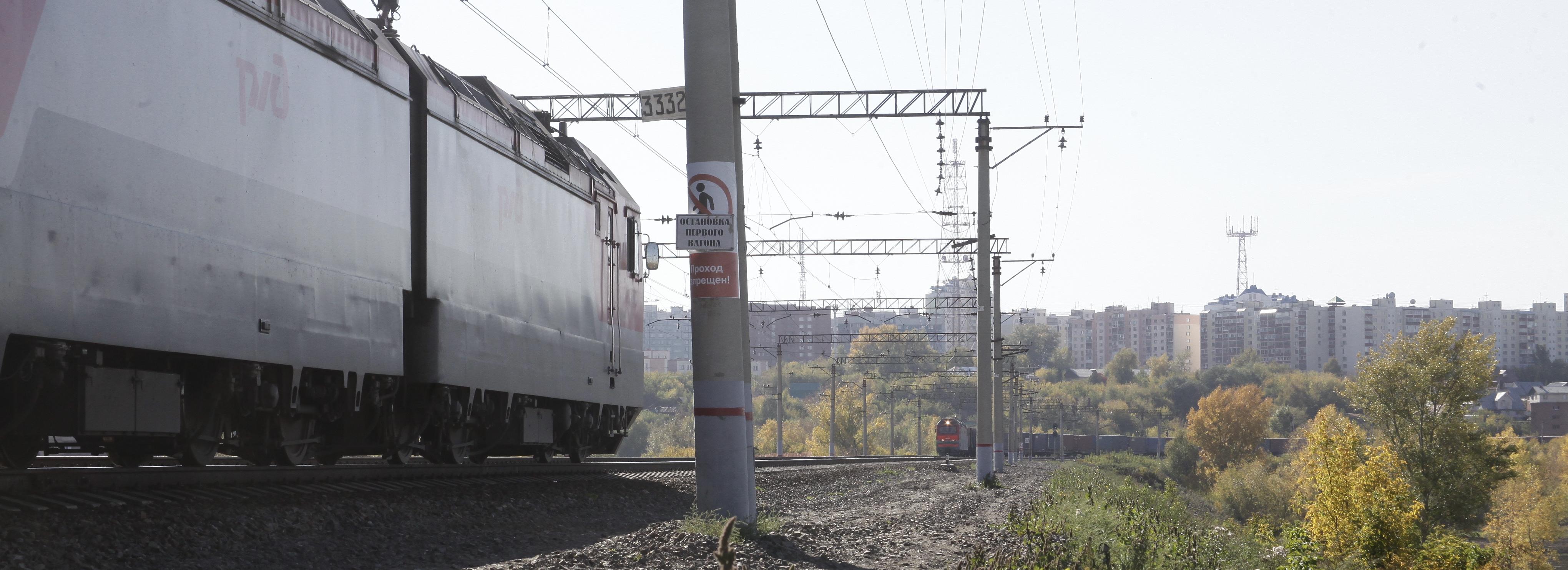Сотня железнодорожников восстанавливает размытую насыпь под Новосибирском
