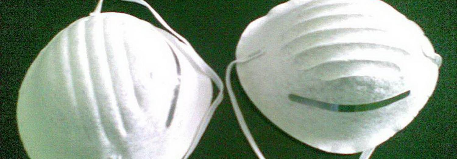 Защитные маски начали продавать в газетных киосках