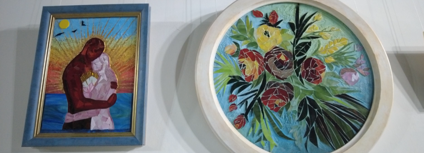 Искусство из осколков стекла: мозаичные картины выставили в «Арт Ели»