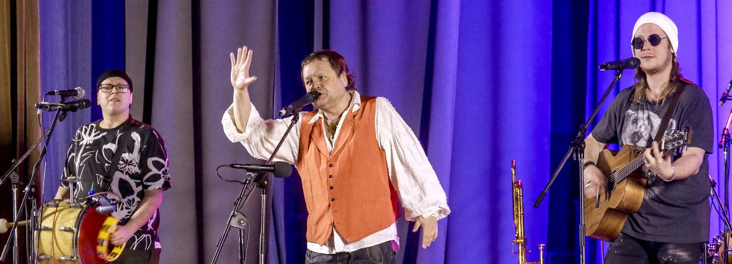 «Бахыт-Компот» выступил на фестивале «Наш культурный код» в Новосибирске