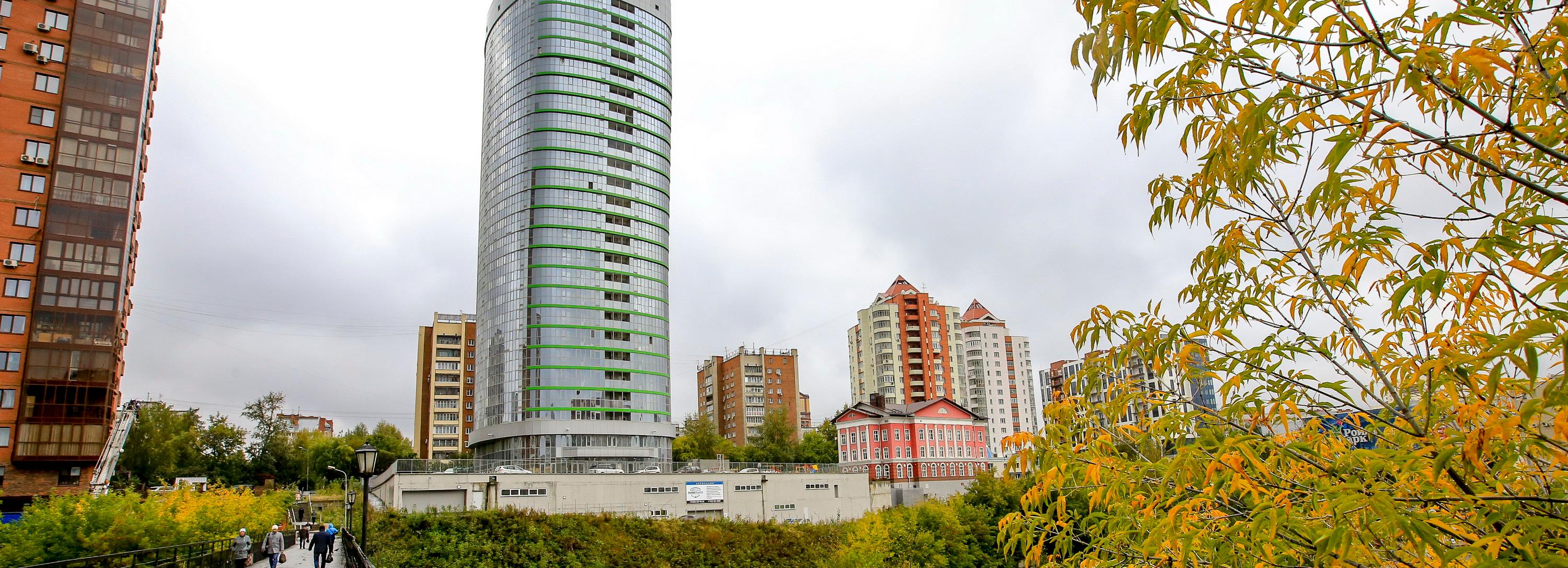 В стеклянном доме на Кавалерийской вручили ключи от квартир