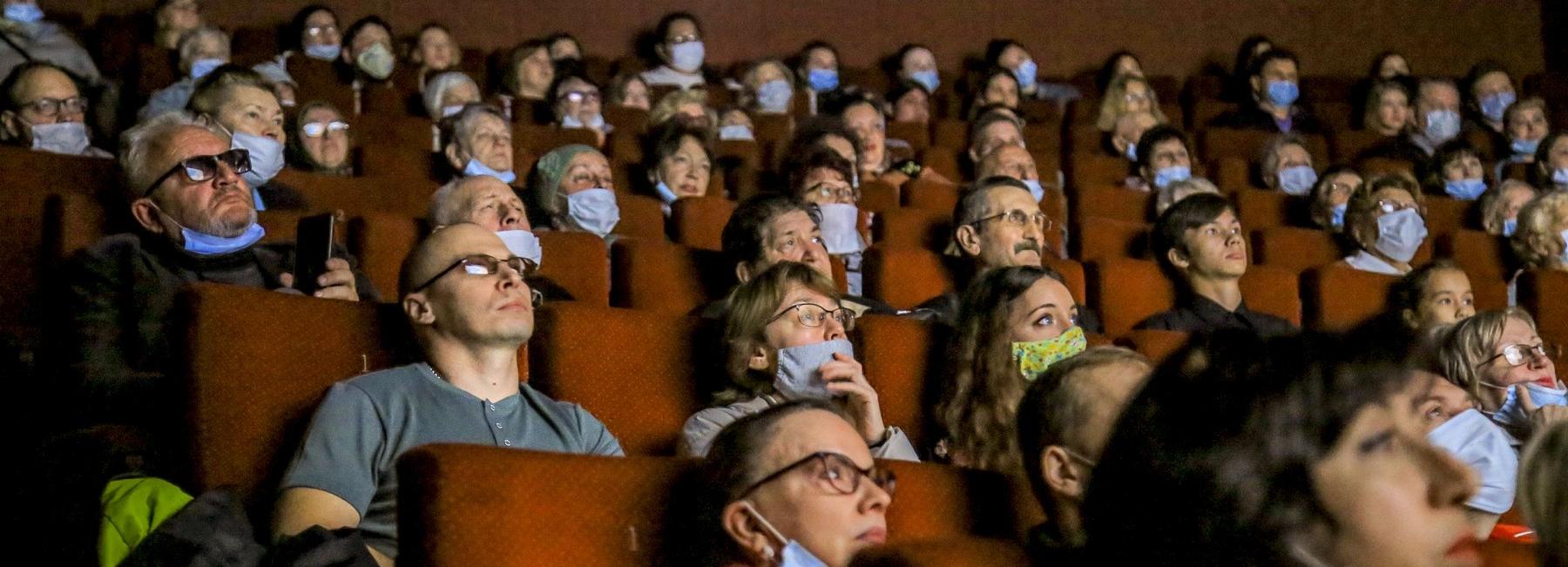 Фильм о подвиге новосибирских медиков показали в «Победе»