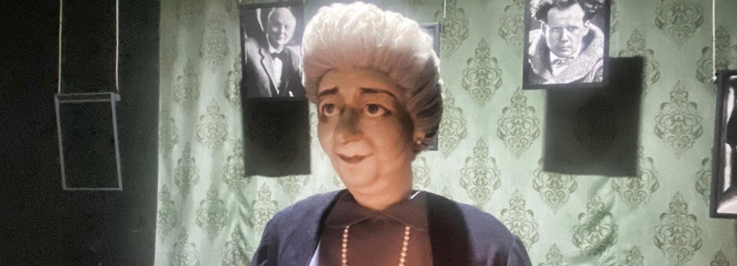 Раневскую в образе большой куклы показал театр «13 трамвай»