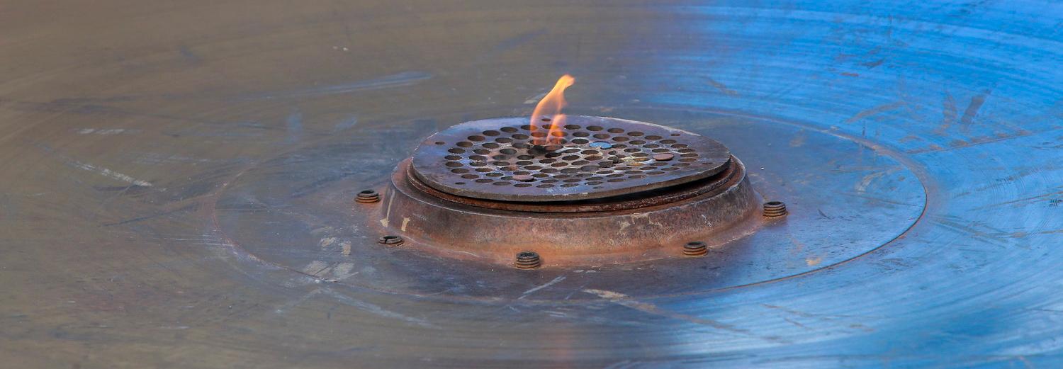 Вечный огонь на Монументе Славы погасили для ремонта чаши