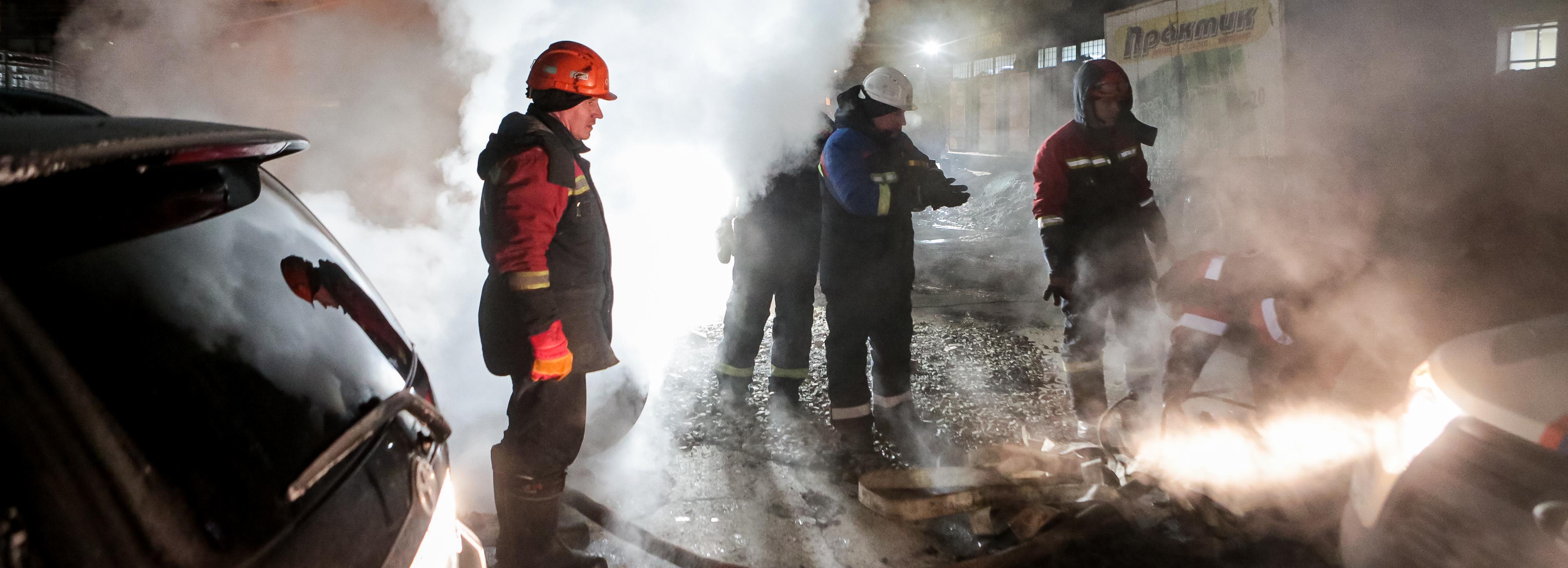 Энергетики приступили к сварке на повреждённой теплотрассе